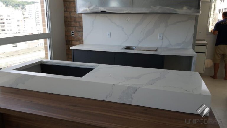 Bancada em quartzo Calacatta